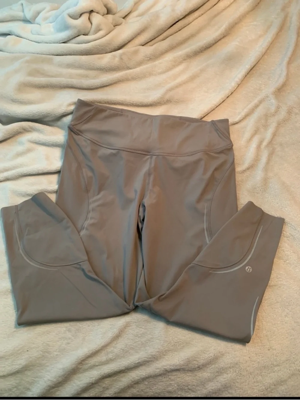 Lululemon Base Pace High-Rise Reflective Tight
24”
Gull Grey
Size 14 - Picture 4 of 5